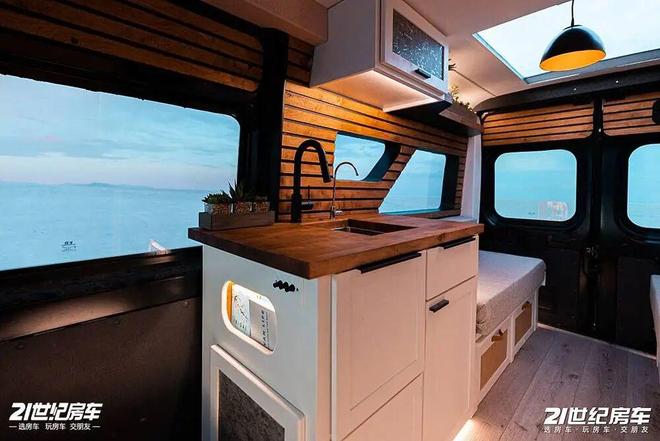 am Promaster露营车把舒适感拉满了不朽情缘游戏网站登录四面环窗仰望星空!这辆R(图6) am Promaster露营车把舒适感拉满了不朽情缘游戏网站登录四面环窗仰望星空!这辆R(图6)